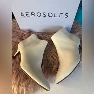 AEROSOLES Edith Faux Leather Ankle Boots Cream Size 8